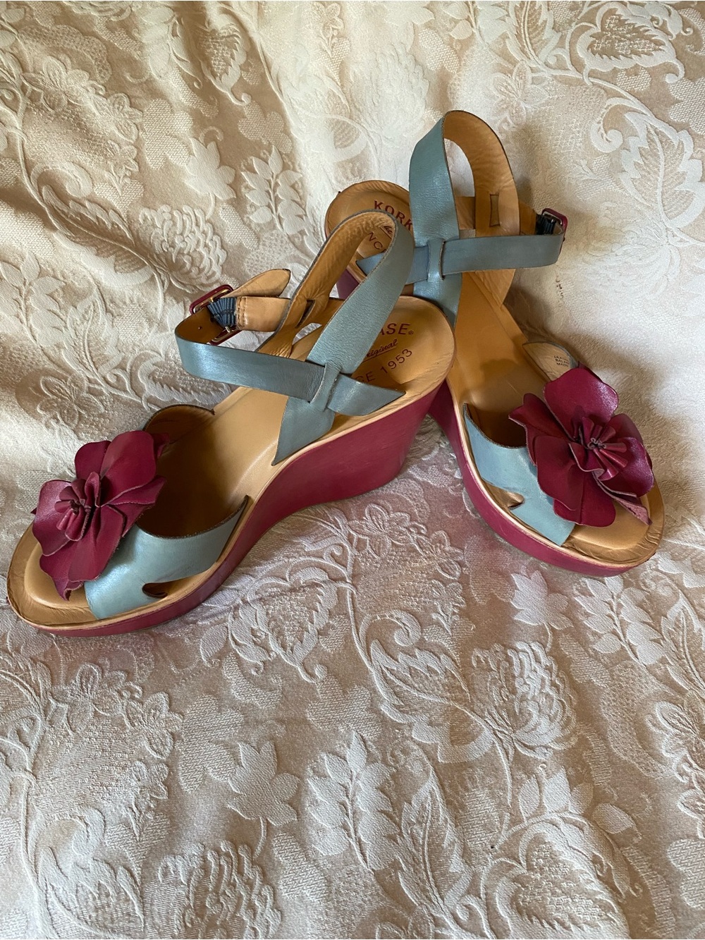 HTF Kork Ease Garnet Hill floral wedge sandal 9.5 light blue and pink
